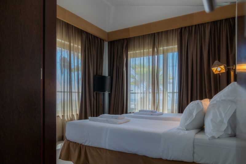 2 single bed - bedroom