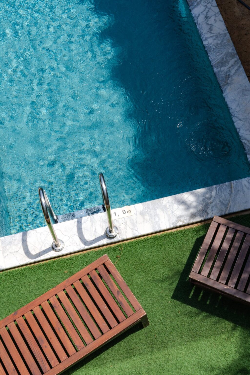 sky view at the pool