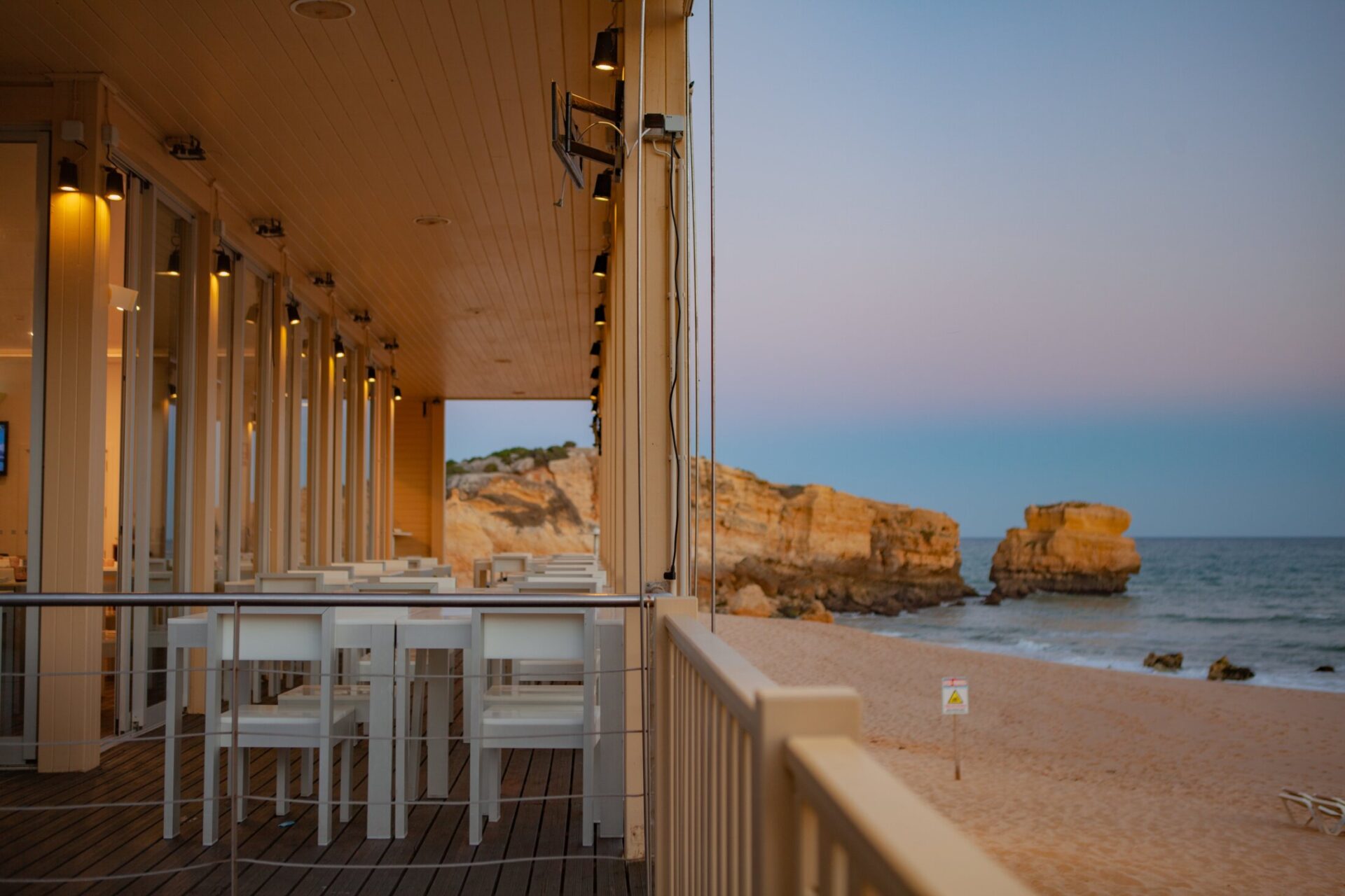algarve restaurant near the seaside